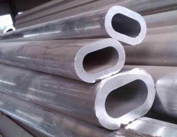 Труба алюминиевая овальная гладкая АД35Т1 59,7х40 мм фото