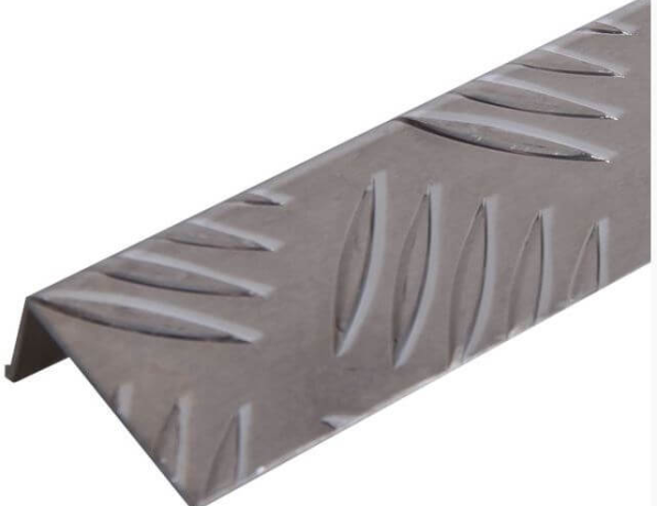 Уголок алюминиевый рифленый квинтет АД31 40х40 мм фото